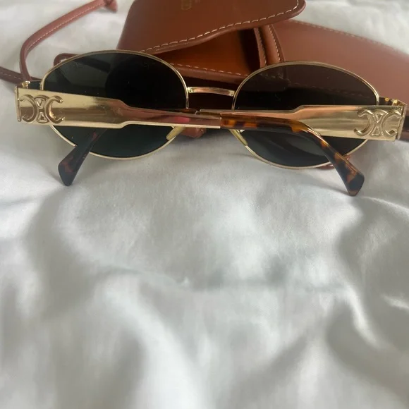 Sunglasses with Case - Picture 6 of 6